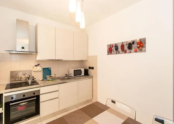 Guesthost - Casa Like With Parking