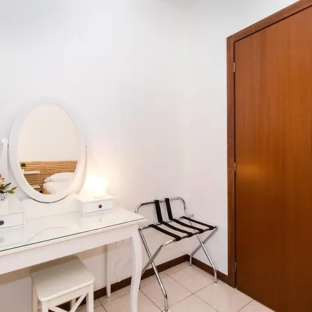 Guesthost - Casa Like With Parking