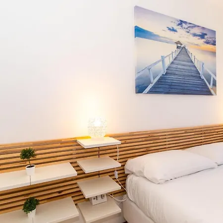 Guesthost - Casa Like With Parking