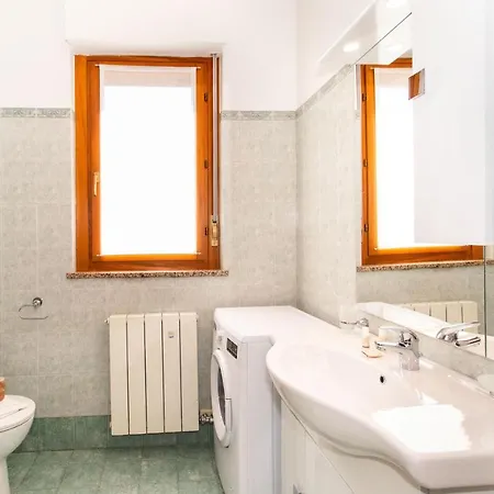 Guesthost - Casa Like With Parking