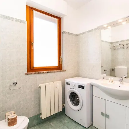 Guesthost - Casa Like With Parking Διαμέρισμα