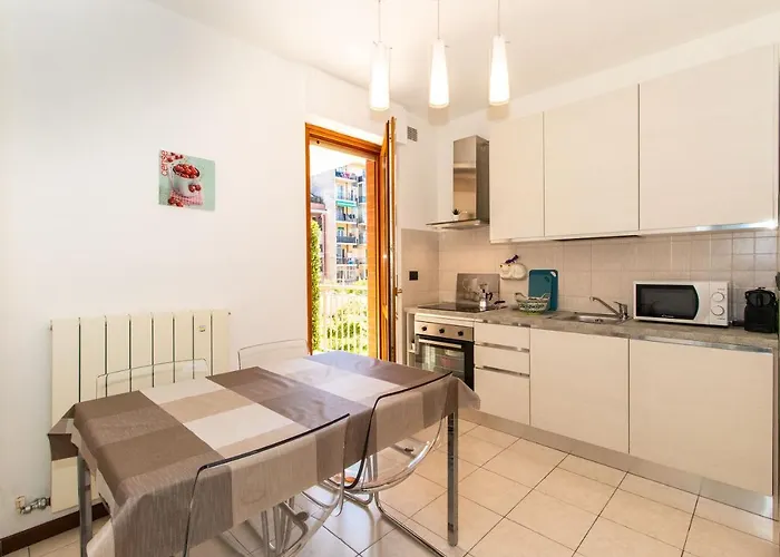 Guesthost - Casa Like With Parking Турин