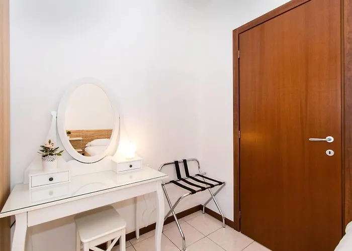 Guesthost - Casa Like With Parking