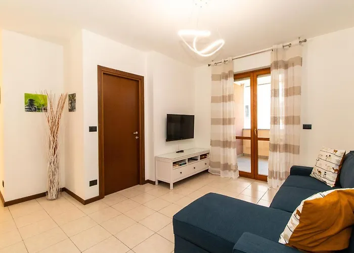 Guesthost - Casa Like With Parking Турин