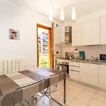 Guesthost - Casa Like With Parking טורינו