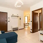 Guesthost - Casa Like With Parking